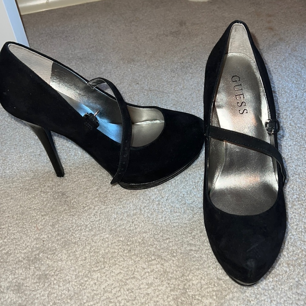 Guess closed toe platform heels